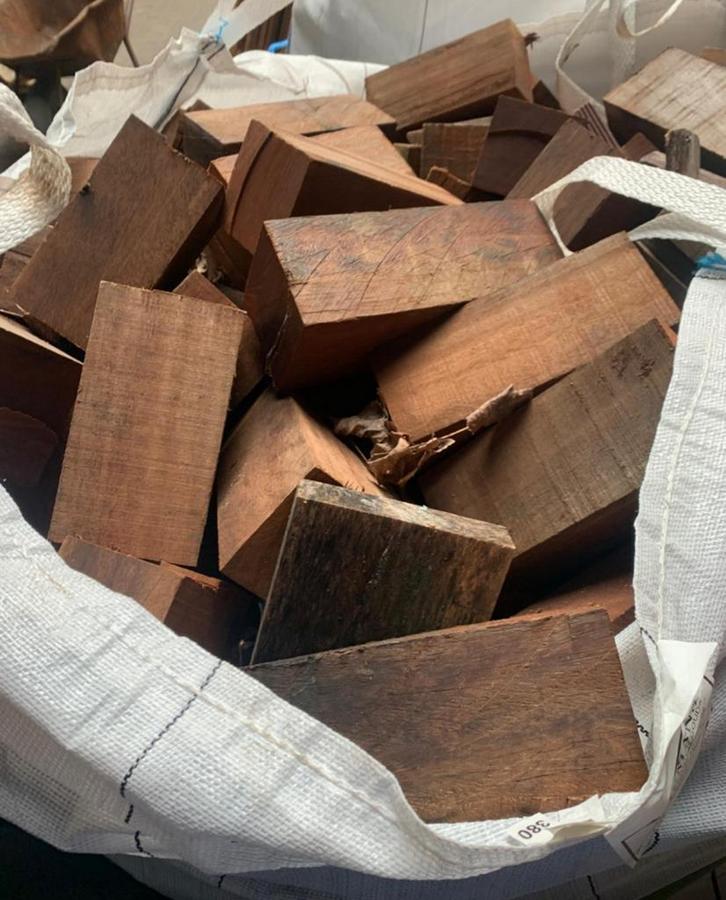 Brandhout: Hardhout, Vuren en Afvalhout, Tuin en Terras, Haardhout, Blokken, Overige houtsoorten, Minder dan 3 m³, Ophalen