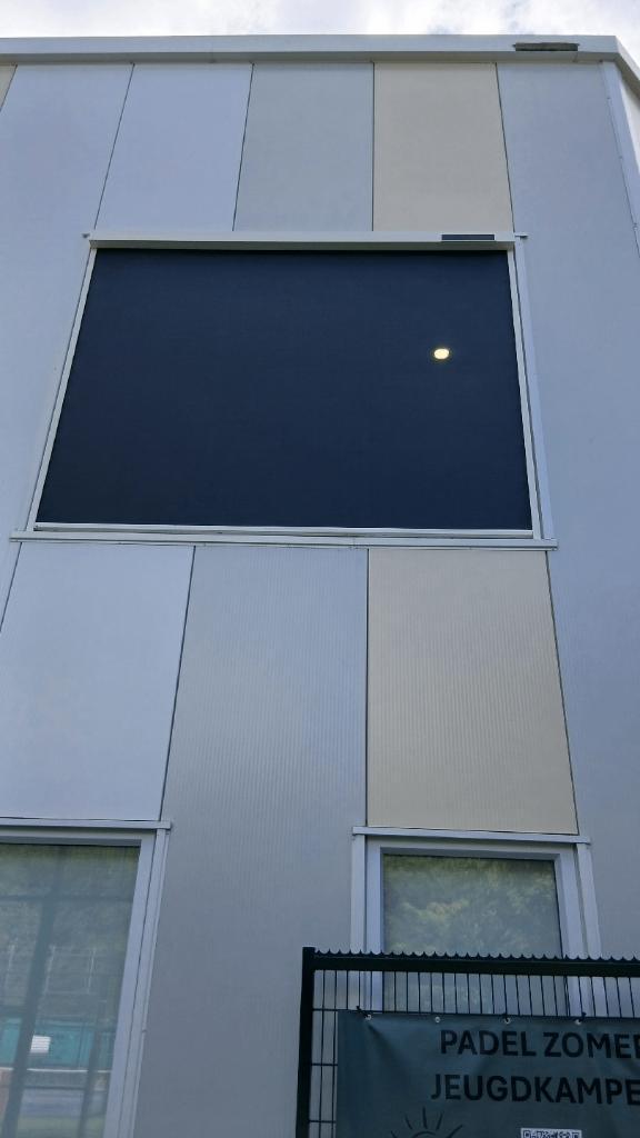 Gloednieuw screen te koop., Doe-het-zelf en Verbouw, Rolluiken, Nieuw, 200 cm of meer, 200 cm of meer, Wit, Elektrische bediening