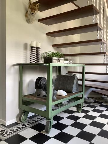 Industriële trolley, fabrieks kar, sidetable, werktafel, beschikbaar voor biedingen