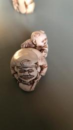 Antieke Netsuke - Verfijnd Japans Snijwerk van been., Antiek en Kunst, Ophalen of Verzenden