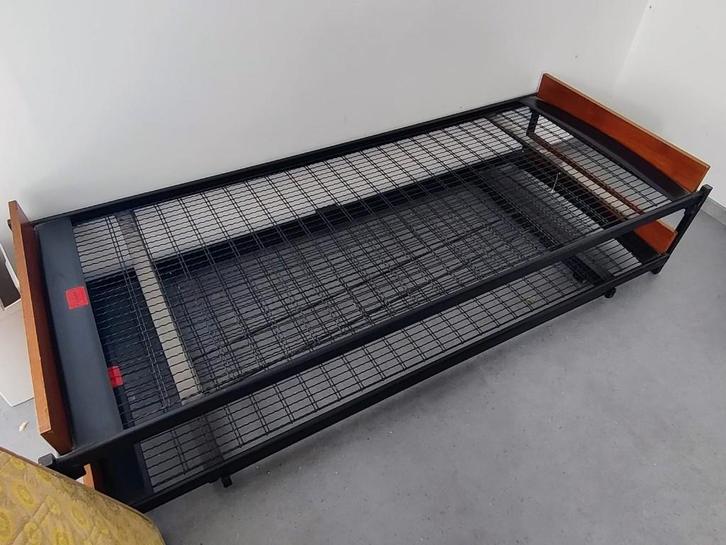 Vintage uitschuif bed, Huis en Inrichting, Slaapkamer | Bedden, Gebruikt, Eenpersoons, 90 cm, 200 cm, Hout, Zwart, Ophalen
