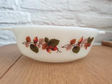 Vintage JAJ Engeland. "Rosehip" schaal. 1968. Pyrex. 16 cm. beschikbaar voor biedingen