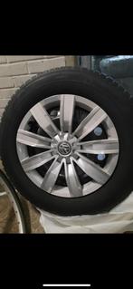 4x Bridgestone 215/65R17 winterbanden met Volkswagen velgen!, 215 mm, 17 inch, Velg(en), Gebruikt