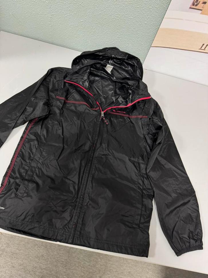 Quechua zwarte regenjas dames jas jack S zwart windstopper, Kleding | Dames, Jassen | Winter, Zo goed als nieuw, Maat 36 (S), Zwart