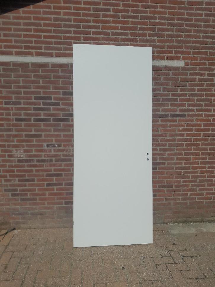 Aantal dezelfde theuma vlakke binnendeuren (nr73), Doe-het-zelf en Verbouw, Deuren en Horren, Binnendeur, 200 tot 215 cm, Hout