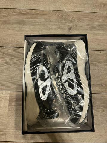 Dior b30 beschikbaar voor biedingen
