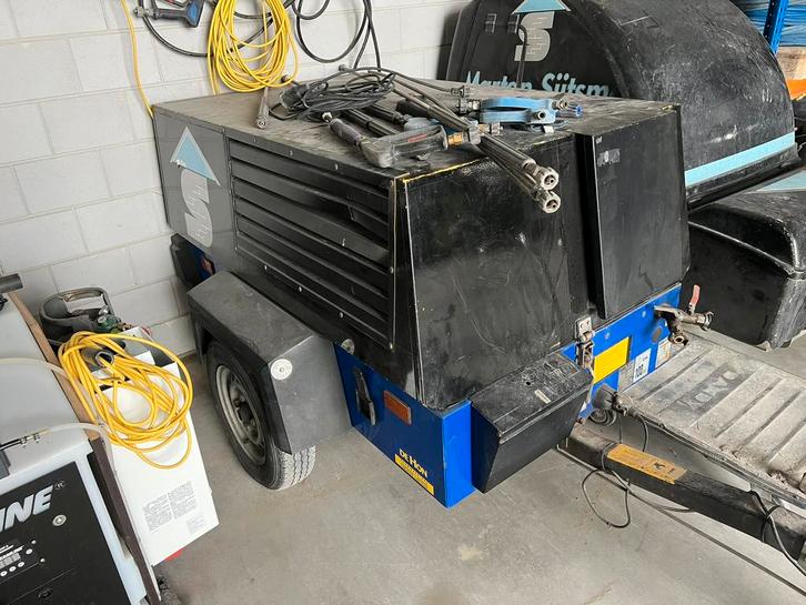 Te koop mobiele luchtdruk compressor incl stroomaggregaat, Zakelijke goederen, Machines en Bouw | Pompen en Compressoren, Ophalen