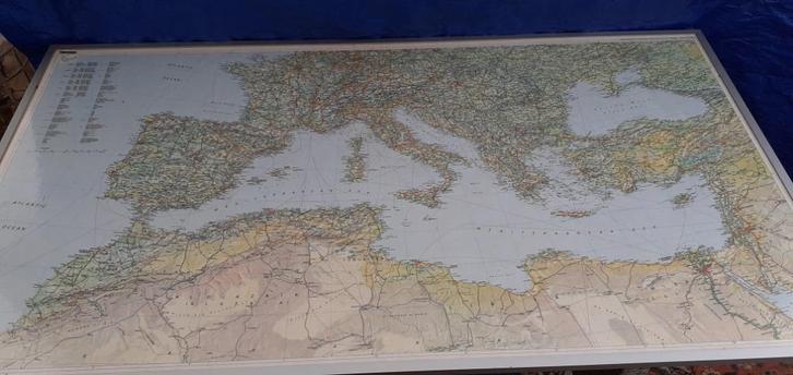 Wereldkaart; stevig en nog heel mooi ! Kado-idee feestdagen?, Boeken, Atlassen en Landkaarten, Zo goed als nieuw, Landkaart, Wereld