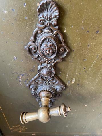 Antieke  (J.de Haas ) kluus uit Rotterdam eind 19 eeuws beschikbaar voor biedingen