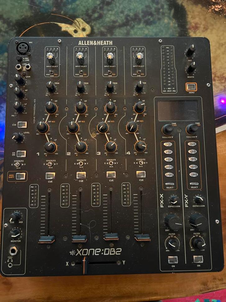 Allen & Heath Xone DB2 DJ Mixer - Topstaat!, Muziek en Instrumenten, Mengpanelen, Zo goed als nieuw, Minder dan 5 kanalen, Microfooningang