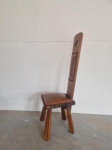 Brutalist skai en eiken stoel frankrijk jaren 50 design. beschikbaar voor biedingen