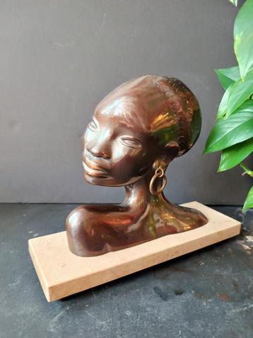 Art Deco Bronzen Buste Afrikaanse Vrouw beschikbaar voor biedingen