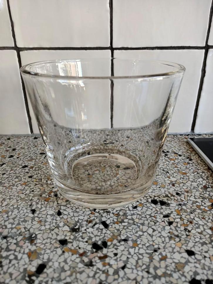 Bloempot van dik doorzichtig glas., Tuin en Terras, Bloempotten, Zo goed als nieuw, Overige materialen, Binnen, Rond, Ophalen of Verzenden