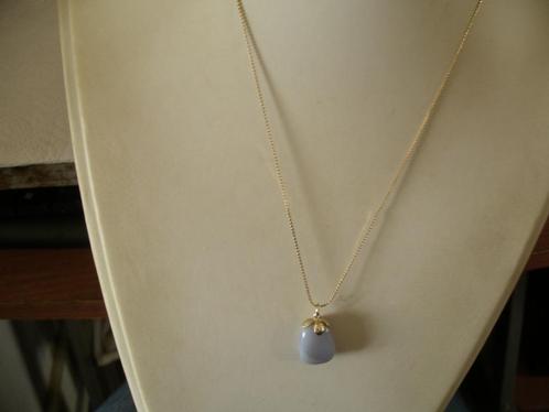 Een Goudkleurige ketting met Angeliet edelstenen Hanger, Sieraden, Tassen en Uiterlijk, Antieke sieraden, Ketting, Overige materialen