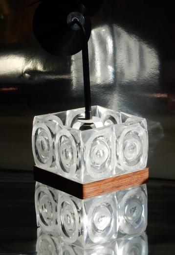 Vintage plexiglas hanglamp beschikbaar voor biedingen