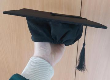 Afstudeerhoed beschikbaar voor biedingen