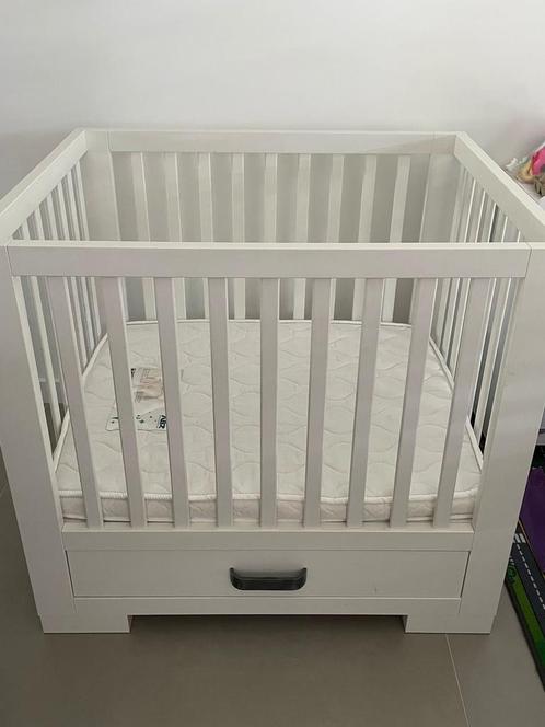 Kidsmill Long Island Box met Lade Wit incl matras, Kinderen en Baby's, Boxen, Zo goed als nieuw, In hoogte verstelbaar, Lade, Ophalen