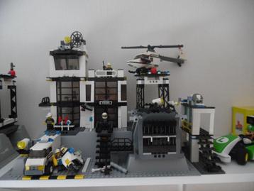 Tka 2 maal politiebureau lego 7237 beschikbaar voor biedingen