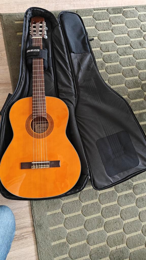 Gitaar met opbergtas en extra's, Muziek en Instrumenten, Snaarinstrumenten | Gitaren | Akoestisch, Zo goed als nieuw, Klassieke of Spaanse gitaar