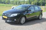Ford Focus 1.0 EcoB. Lease Ti. Clima Cruise PDC Trekhaak, Auto's, Gebruikt, 635 kg, Zwart, Bedrijf