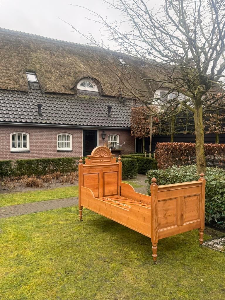 VINTAGE LEDIKANTJES. €175,-. Franse KAJUITBEDDEN; €225,-., Kinderen en Baby's, Babywiegjes en Ledikanten, Ophalen, Ledikant