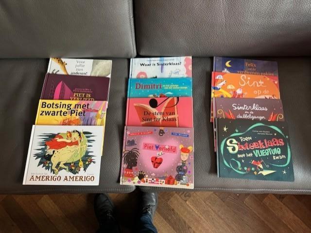 sinterklaasboeken door bekende Nederlanders 12 stuks, Boeken, Kinderboeken | Kleuters, Zo goed als nieuw, Fictie algemeen, 4 jaar