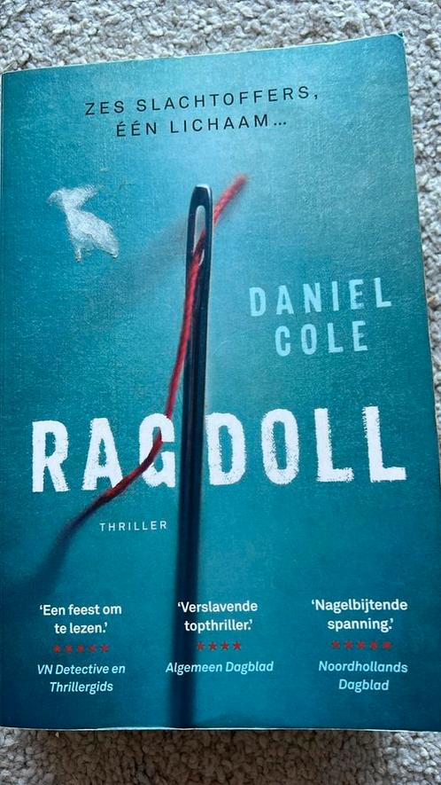 Daniel Cole - Ragdoll, Boeken, Thrillers, Zo goed als nieuw, Nederland, Ophalen of Verzenden