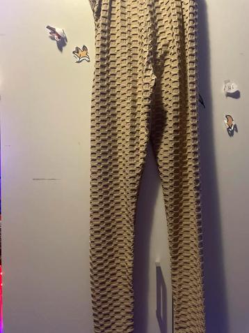 Sport broek beschikbaar voor biedingen