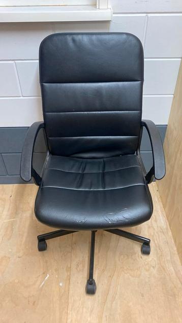 Bureau stoel beschikbaar voor biedingen