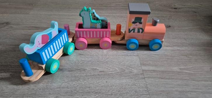 HEMA Houten Circustrein
houten circus trein, Kinderen en Baby's, Speelgoed | Houten speelgoed, Zo goed als nieuw, Ophalen of Verzenden