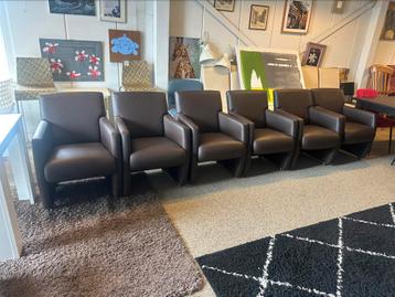 Eetkamerstoelen wieltjes 6 set NIEUWSTAAT bruin leer beschikbaar voor biedingen