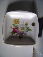 Flora keramiek Gouda vierkant schaaltje met bloemendecoratie, Antiek en Kunst, Ophalen of Verzenden