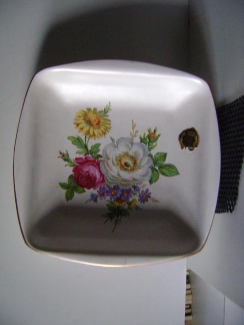 Flora keramiek Gouda vierkant schaaltje met bloemendecoratie, Antiek en Kunst, Antiek | Keramiek en Aardewerk, Ophalen of Verzenden