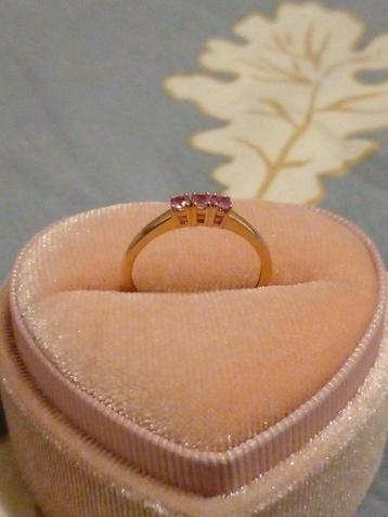 Rose Gouden VerlovingsRing met 3 Rose Diamanten beschikbaar voor biedingen