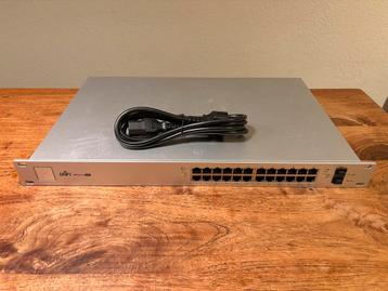 2 x Ubiquiti unifi 24 poort PoE switch US-24-250W beschikbaar voor biedingen