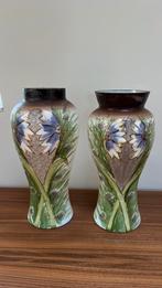 2 handbeschilderde jugendstil opaline glazen vazen, Antiek en Kunst, Antiek | Vazen, Ophalen of Verzenden