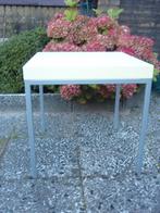 Vierkant (wit)tafeltje met ranke pootjes, Huis en Inrichting, Tafels | Statafels, Ophalen, Zo goed als nieuw