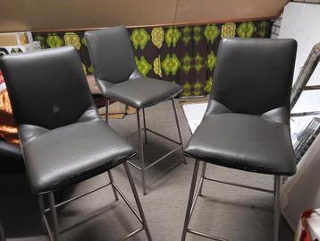 Barstoelen draaibaar 3stuks beschikbaar voor biedingen