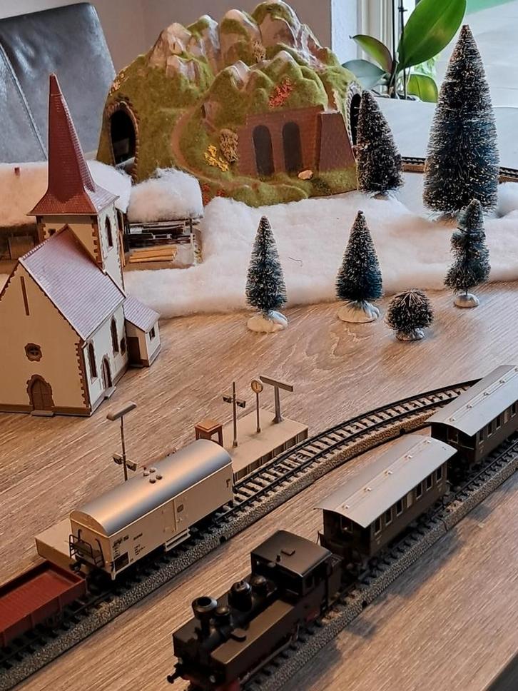 MARKLIN KERSTTREIN. DORP, Hobby en Vrije tijd, Modeltreinen | H0, Locomotief, Wisselstroom, Märklin, Ophalen of Verzenden