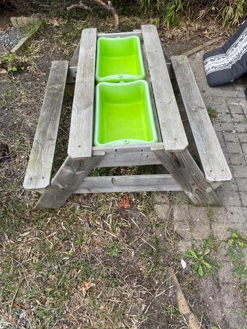 Kinderspeeltafel beschikbaar voor biedingen