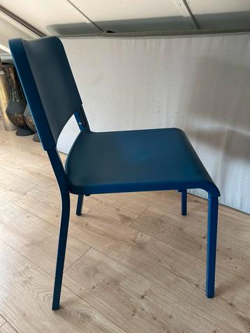 Kunststof stoel. In goede staat. beschikbaar voor biedingen