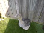 tuinbeeld gans van beton p/m 45cm hoog, Ophalen of Verzenden, Gebruikt, Dierenbeeld