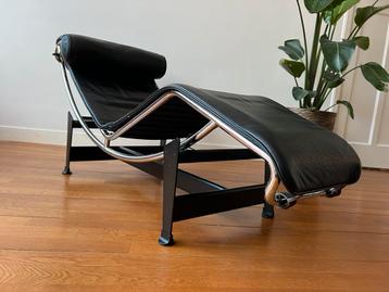 Cassina LC4 Chaise Longue Le Corbusier, zwart leer beschikbaar voor biedingen