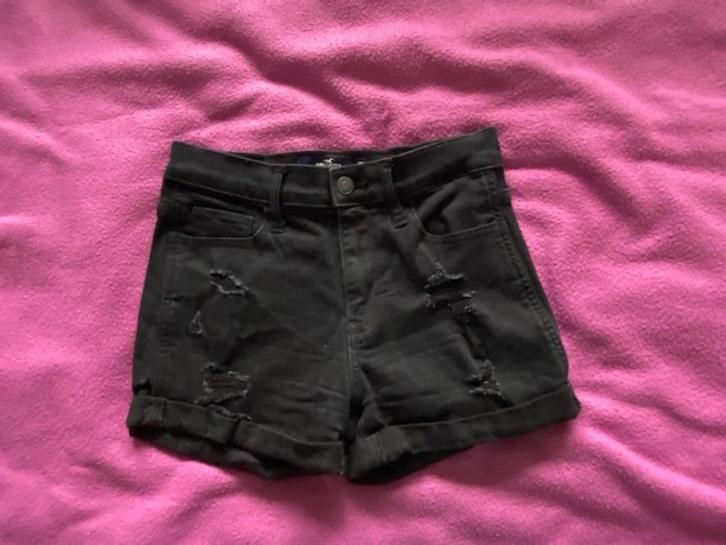 zwarte korte broek w25, Kleding | Dames, Broeken en Pantalons, Zo goed als nieuw, Maat 34 (XS) of kleiner, Zwart, Kort, Ophalen of Verzenden