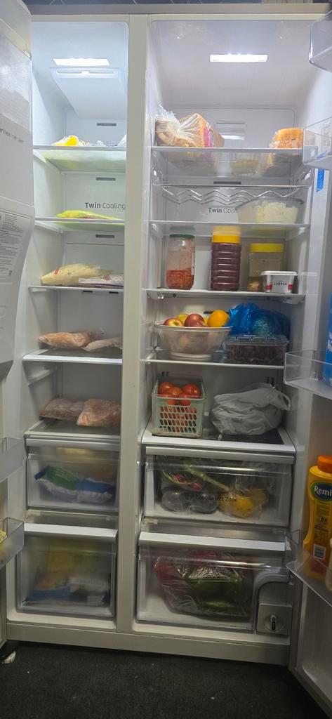 Amerikaanse koelkast Samsung, Witgoed en Apparatuur, Koelkasten en IJskasten, Zo goed als nieuw, Met aparte vriezer, 200 liter of meer