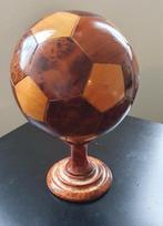 Prachtige handgemaakte voetbal van hout, Ophalen of Verzenden