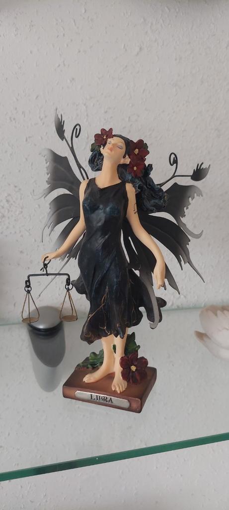 Libra Feeënbeeldje - Weegschaal Sterrenbeeld, Antiek en Kunst, Kunst | Beelden en Houtsnijwerken, Ophalen of Verzenden