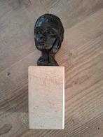 beeldje van ASTRID VELDHUYZEN, Ophalen, Mens