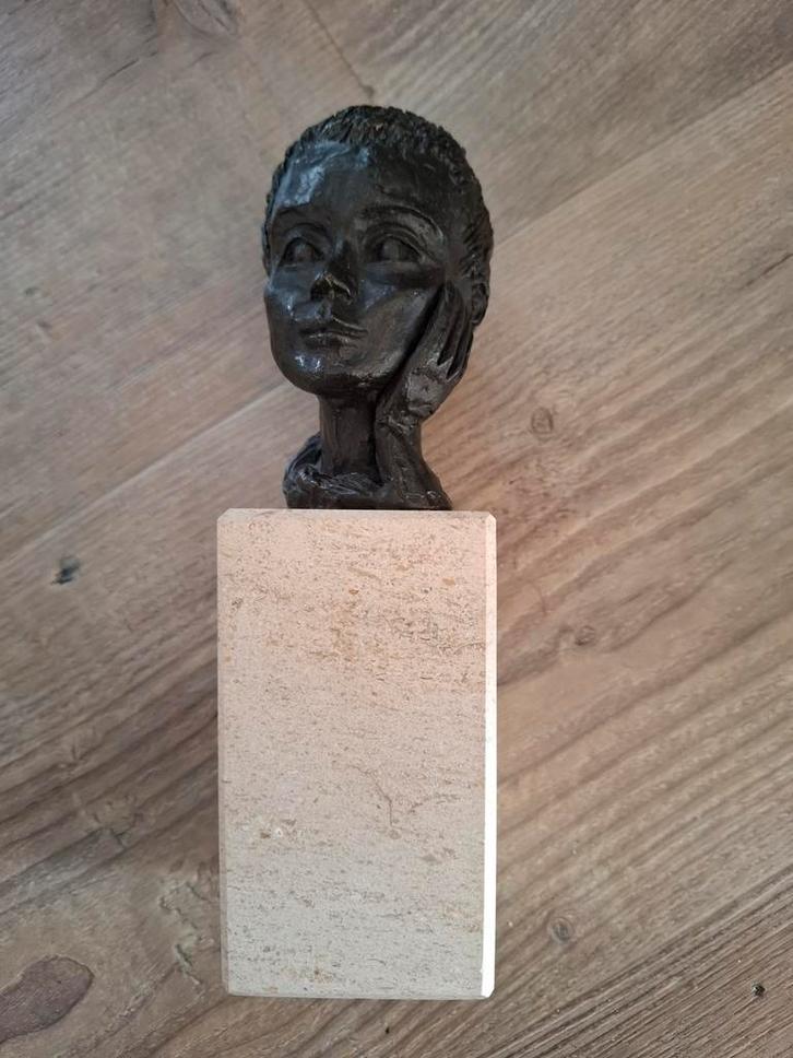 beeldje van ASTRID VELDHUYZEN, Verzamelen, Beelden en Beeldjes, Mens, Ophalen