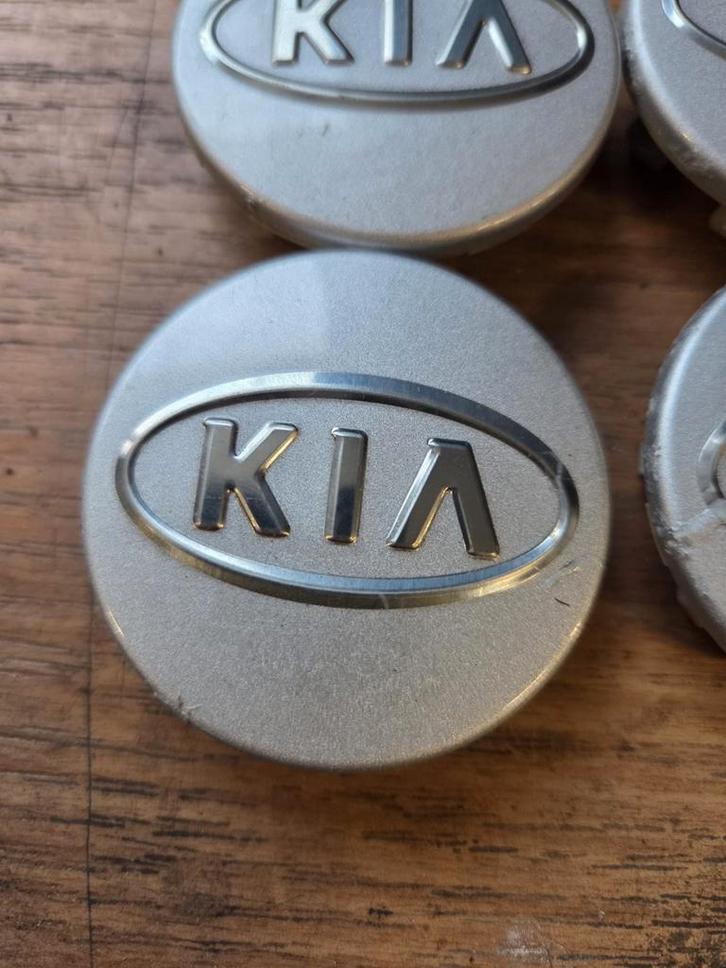 Orginele Kia naafkapjes, Auto diversen, Wieldoppen, Zo goed als nieuw, Ophalen of Verzenden